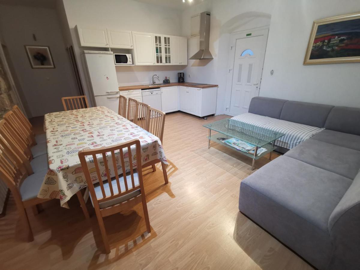 Spacious 140M2 Downtown 3 Bedroom Apartment Σπλιτ Εξωτερικό φωτογραφία